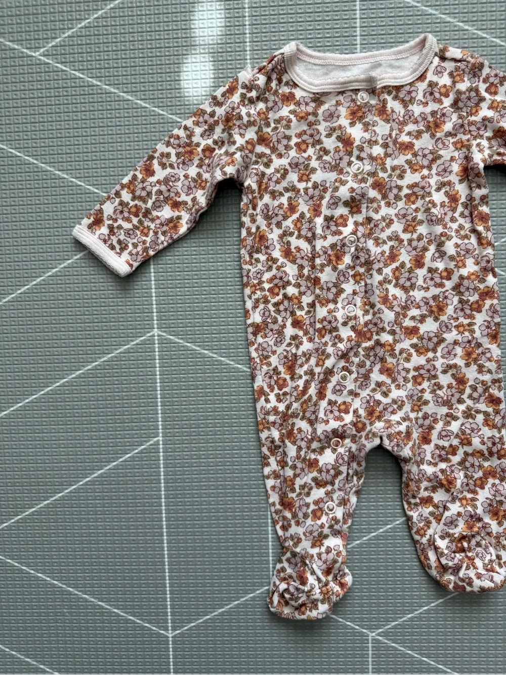 Carters|Baby girl Cream Ditsy Floral Footed One-Piece,long sleeve footies•••3M